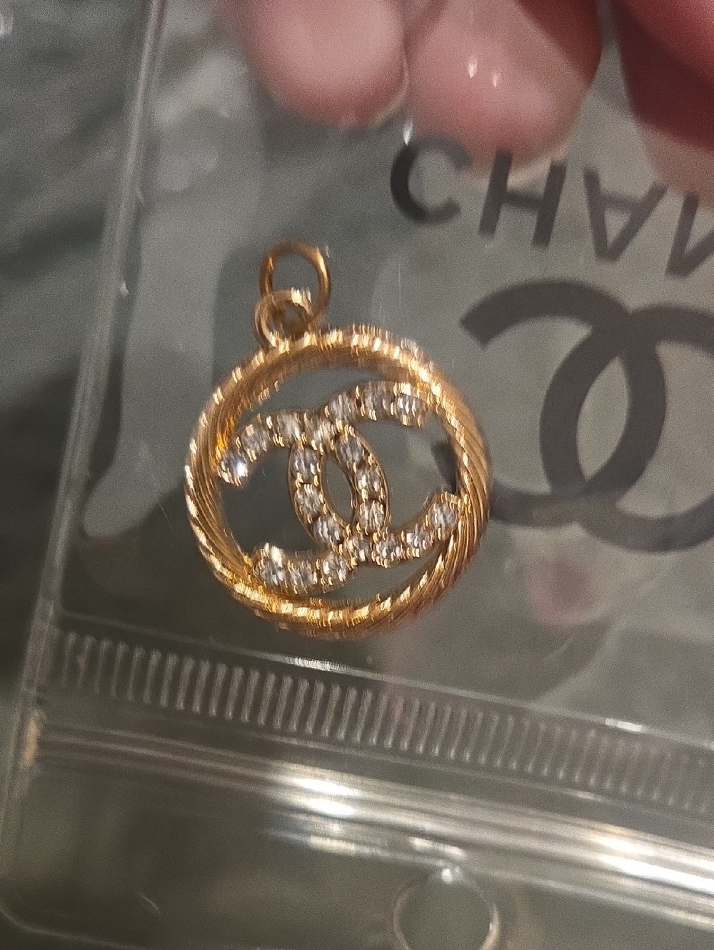 🧁CHANEL Gold and Crystal Interlocking CC Round Pendant Authentic!